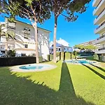 En La Escala Con Piscina Y Parking *