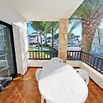 En La Escala Con Piscina Y Parking شقة *