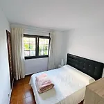 En La Escala Con Piscina Y Parking شقة