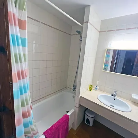 En La Escala Con Piscina Y Parking