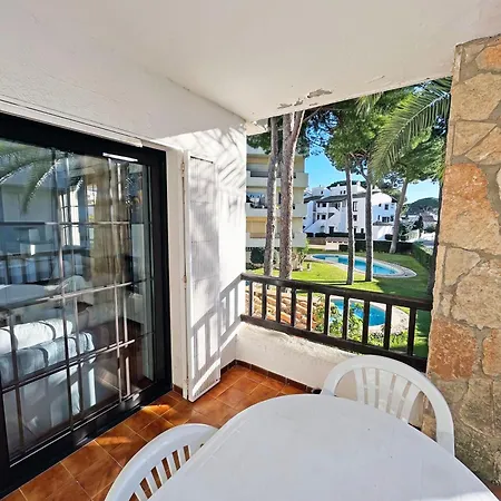 En La Escala Con Piscina Y Parking
